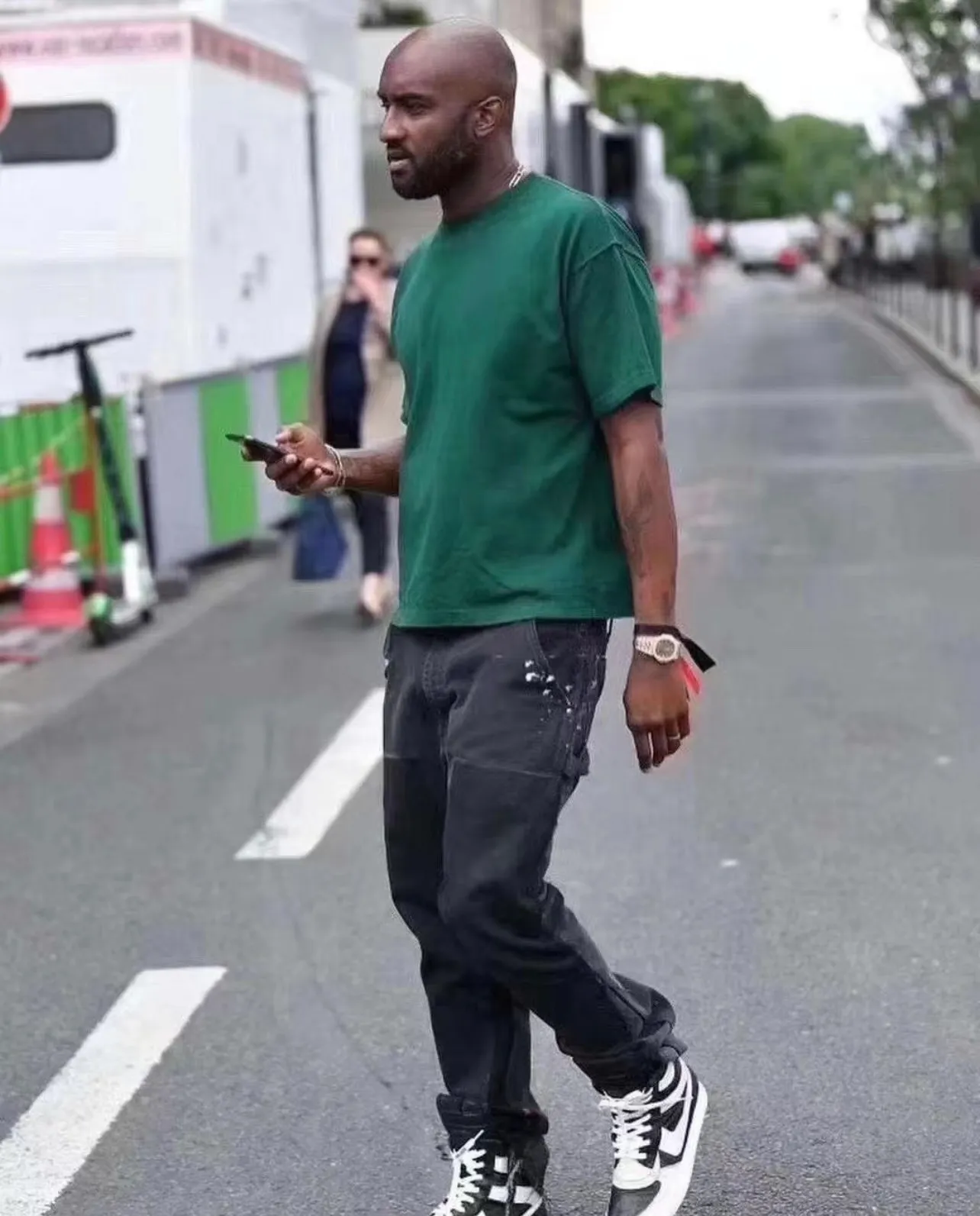 VIRGIL, the former LV design director, almost welded this treasure denim onto his body GALLERY DEPT. LA FLARE CARPENTER PANTS, the first generation of paint-splashed ink-washed flared logging trousers, Carhartt original modified overalls, blue and black S-XL